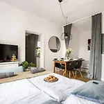 Apartment Parrot Dream *