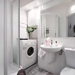 Parrot Dream Apartment شقة *